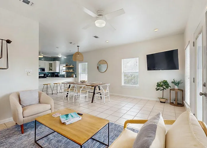 Spacious Private With Patio Balconies Close To Beaches *