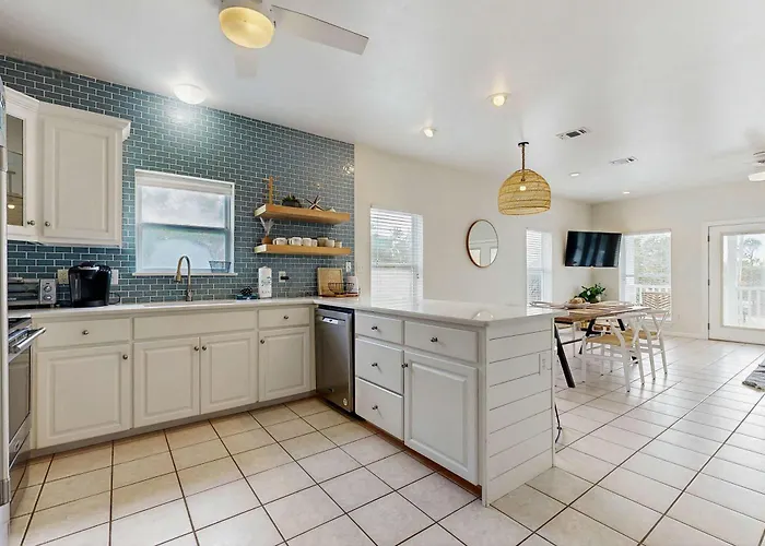 Spacious Private With Patio Balconies Close To Beaches Gulf Shores