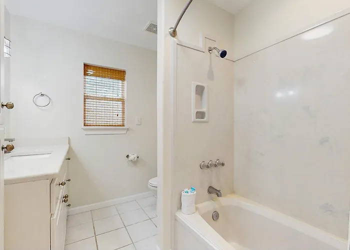 Spacious Private With Patio Balconies Close To Beaches Holiday home Gulf Shores