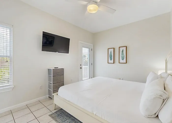 Holiday home Spacious Private With Patio Balconies Close To Beaches *