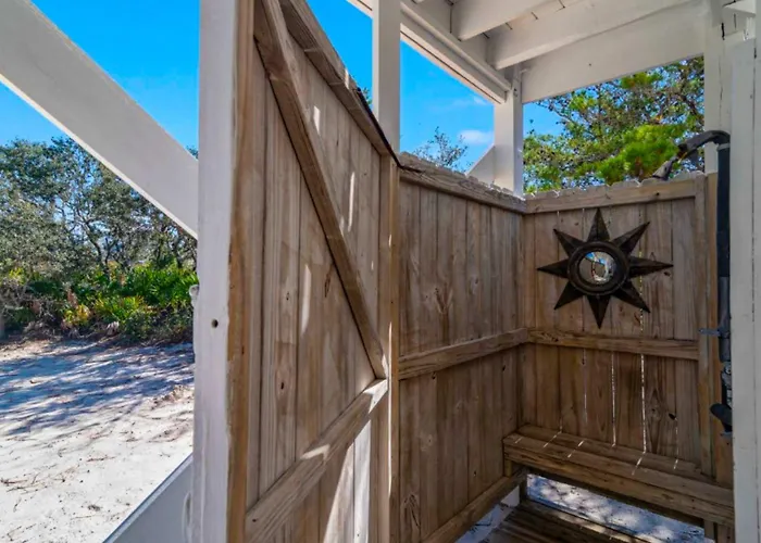 Holiday home Spacious Private With Patio Balconies Close To Beaches *